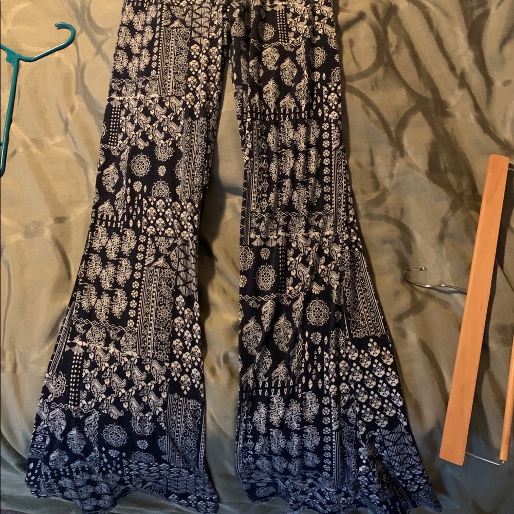 Motherhood Maternity leggings blue white pattern